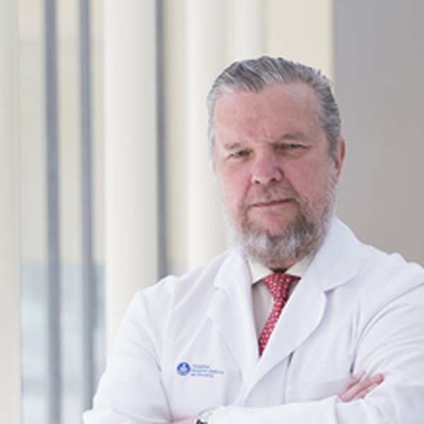 Dr. Gil Vera